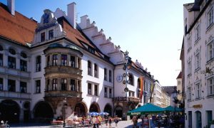 #MonacodiBaviera : #HOFBRÄUHAUS MÜNCHEN e i costumi tipici della tradizione